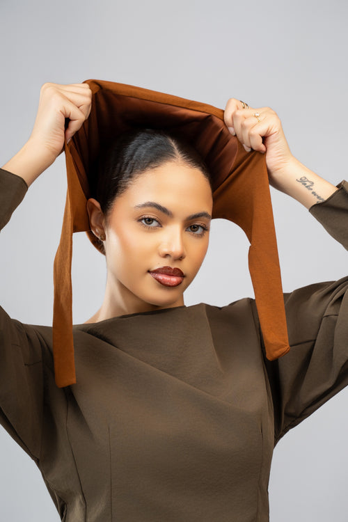 Bonnet satin Marron