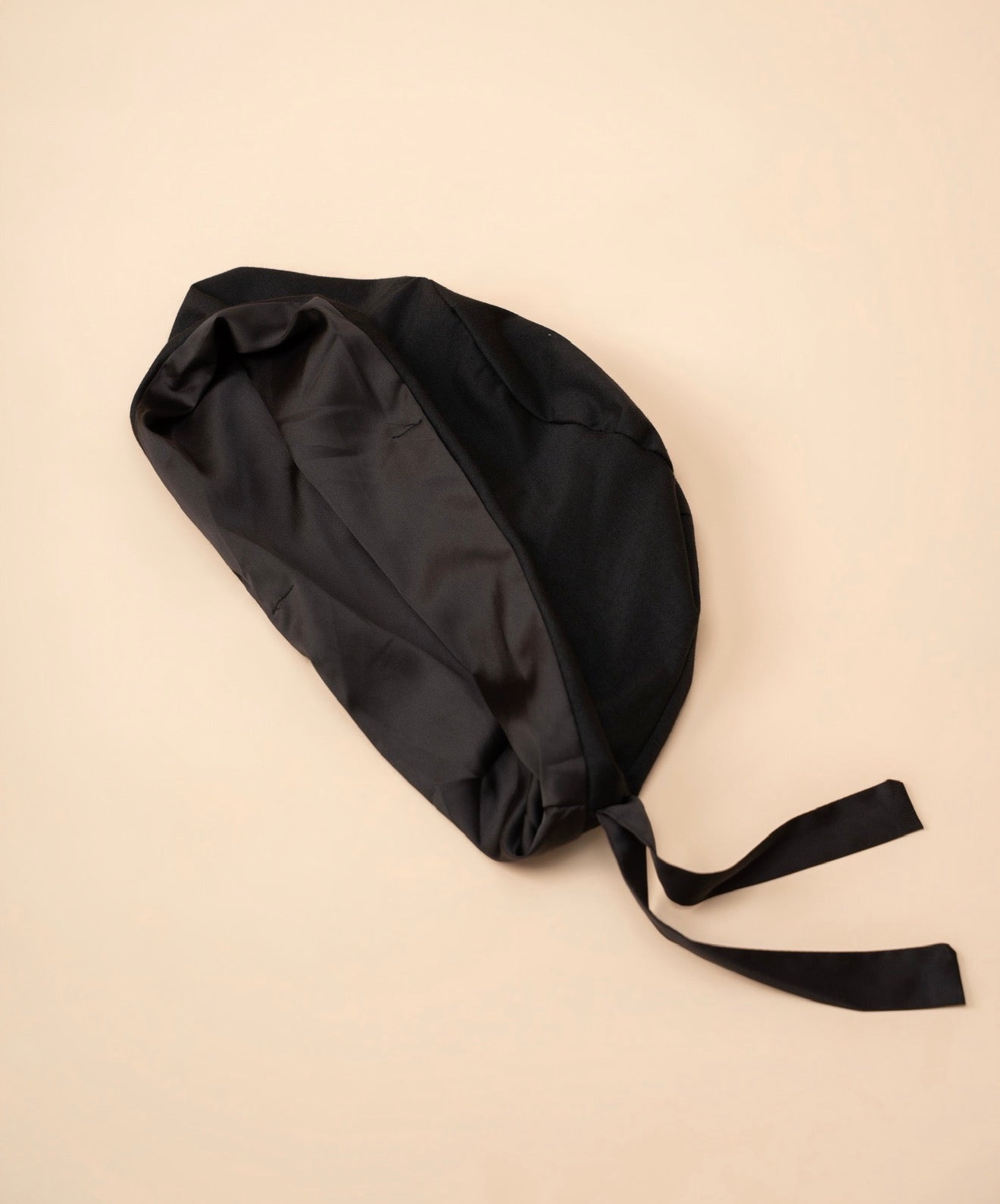 Bonnet satin Noir
